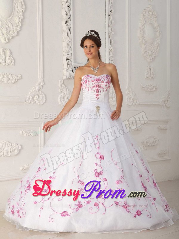 Sweetheart Embroidery White Ball Gown Dresses For 15 in Markham