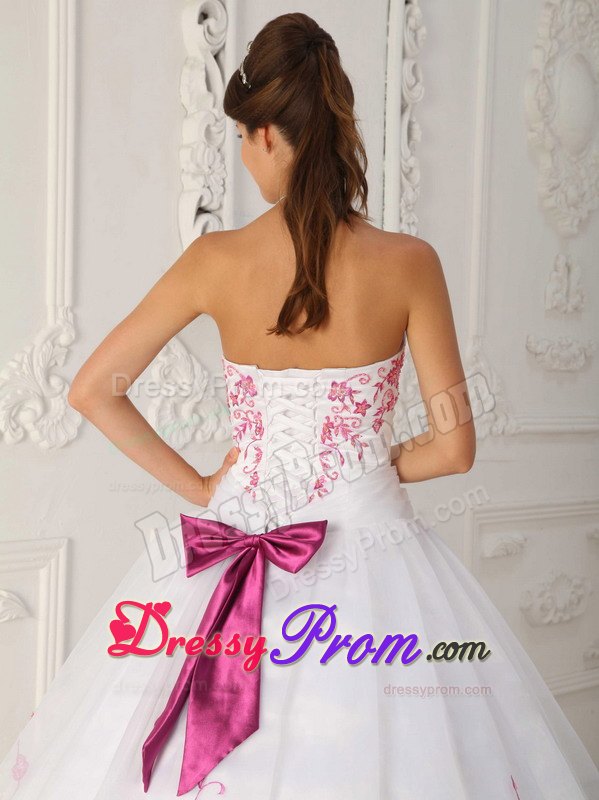 Sweetheart Embroidery White Ball Gown Dresses For 15 in Markham