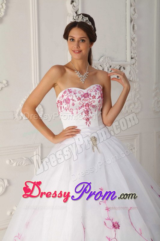 Sweetheart Embroidery White Ball Gown Dresses For 15 in Markham