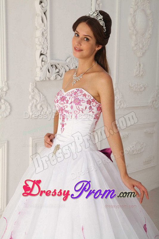 Sweetheart Embroidery White Ball Gown Dresses For 15 in Markham