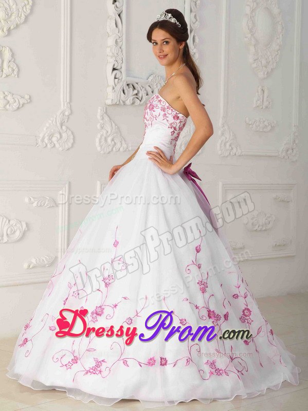 Sweetheart Embroidery White Ball Gown Dresses For 15 in Markham