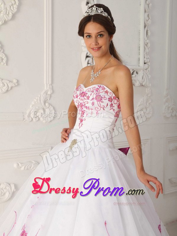 Sweetheart Embroidery White Ball Gown Dresses For 15 in Markham