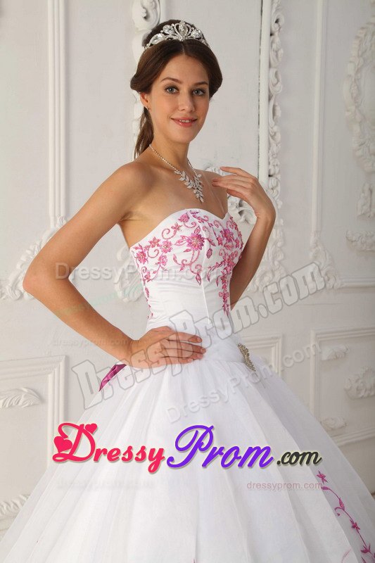Sweetheart Embroidery White Ball Gown Dresses For 15 in Markham