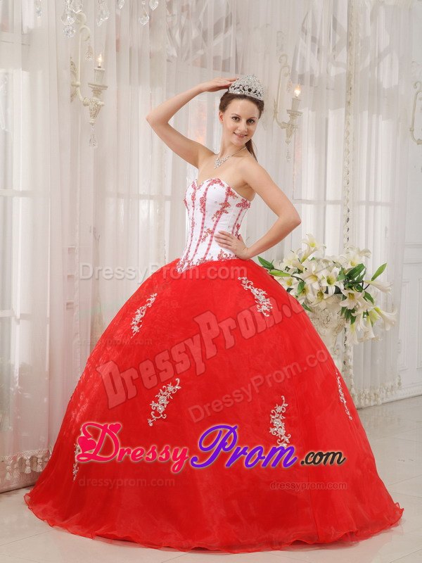Quinces Dresses in White and Red with Sweetheart Appliques