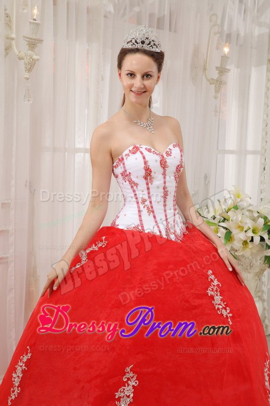 Quinces Dresses in White and Red with Sweetheart Appliques