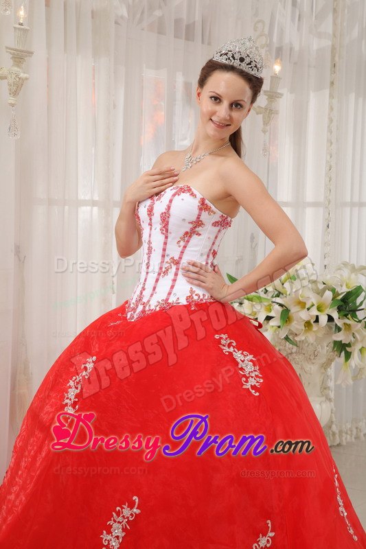 Quinces Dresses in White and Red with Sweetheart Appliques