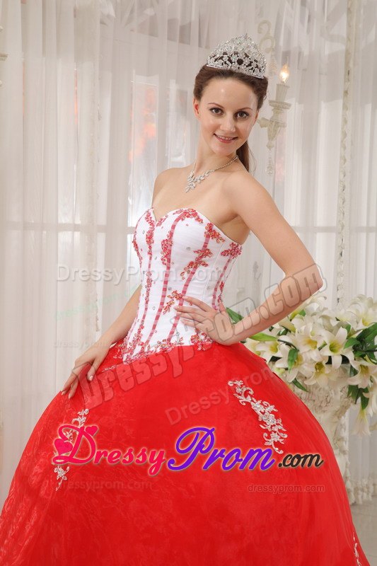 Quinces Dresses in White and Red with Sweetheart Appliques