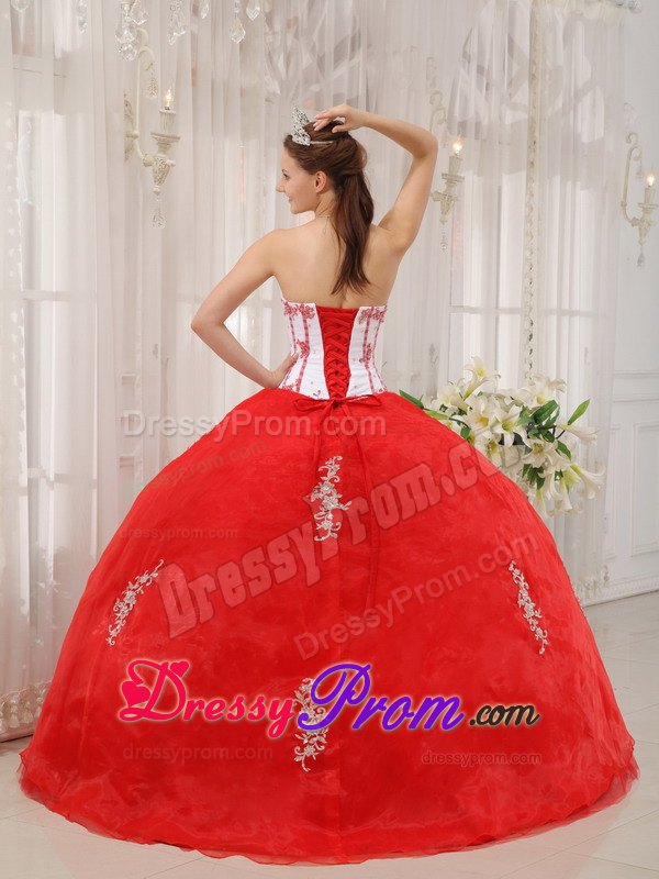 Quinces Dresses in White and Red with Sweetheart Appliques