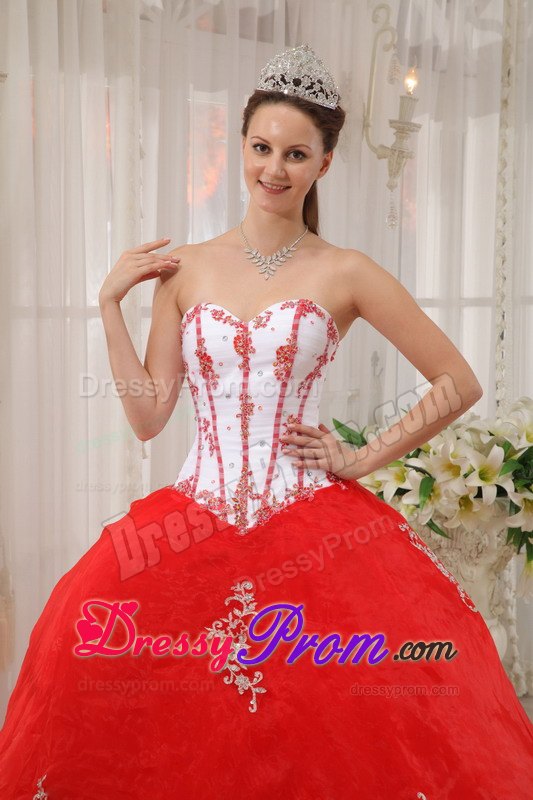 Quinces Dresses in White and Red with Sweetheart Appliques