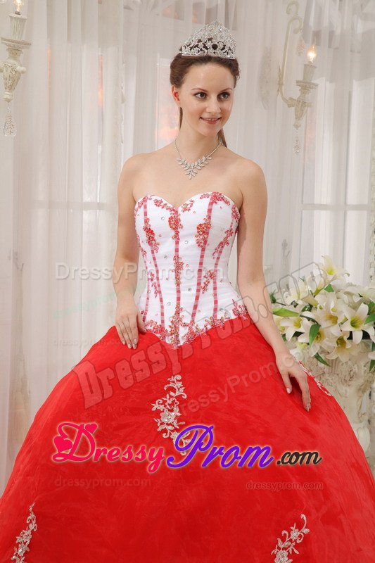 Quinces Dresses in White and Red with Sweetheart Appliques