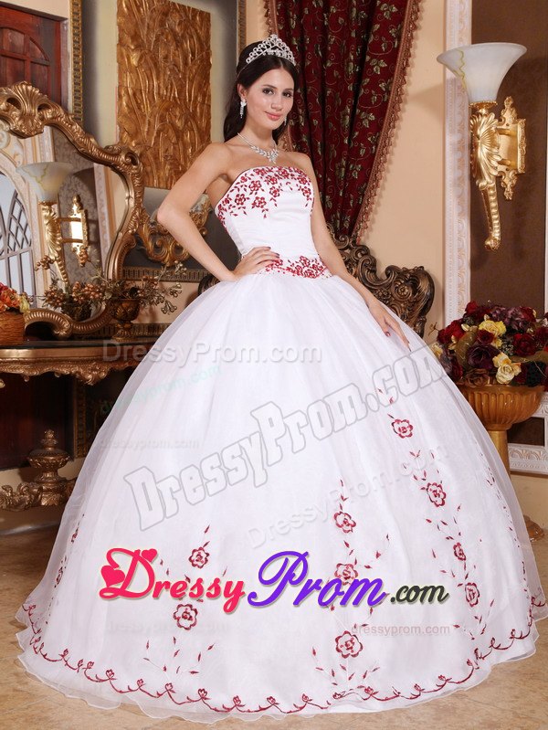 White Ball Gown Strapless Embroidery Dresses For 15 in Halifax