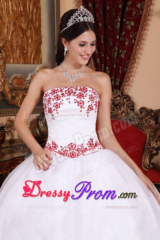 White Ball Gown Strapless Embroidery Dresses For 15 in Halifax