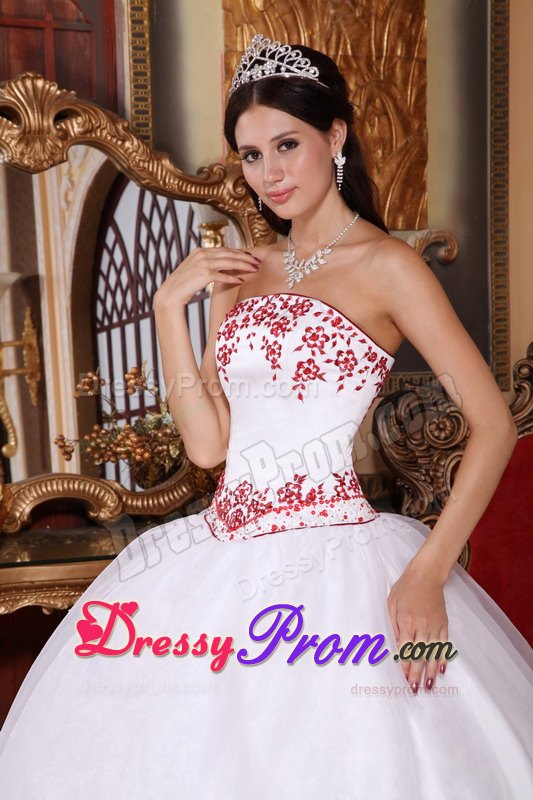 White Ball Gown Strapless Embroidery Dresses For 15 in Halifax