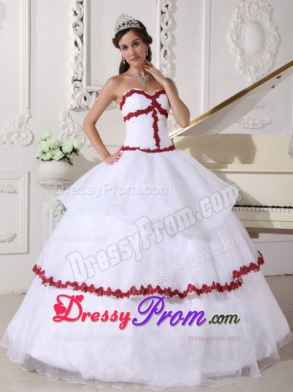 Sweetheart White Ball Gown Sweet 16 Dresses with Appliques