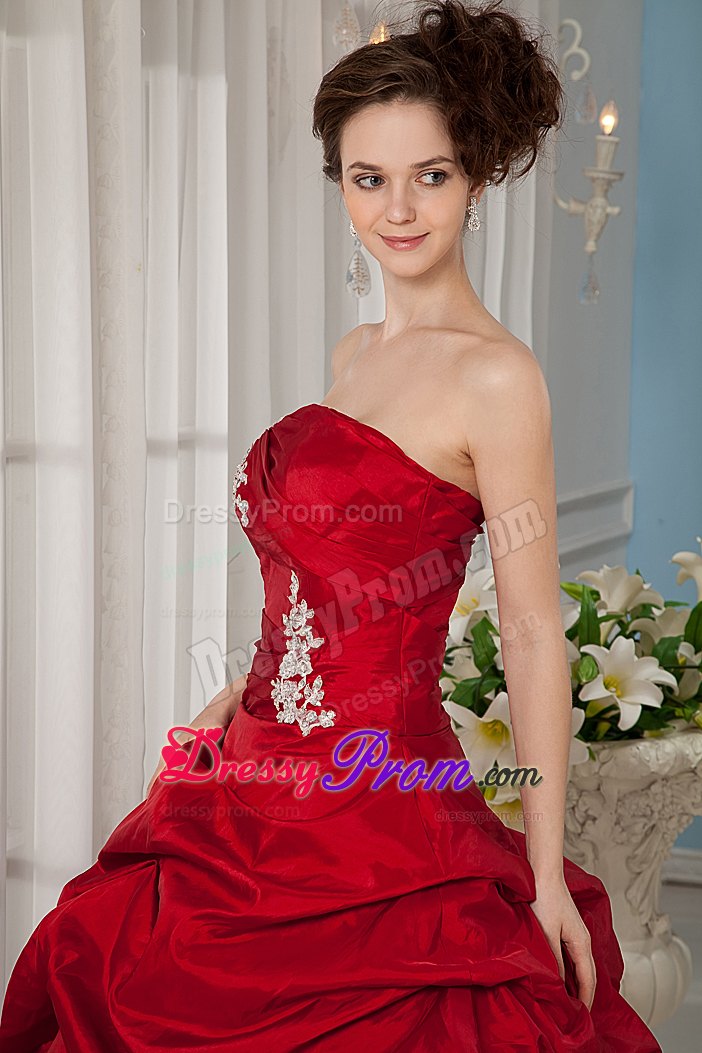 Red Strapless Floor-length Quinceanera Gown with Appliques