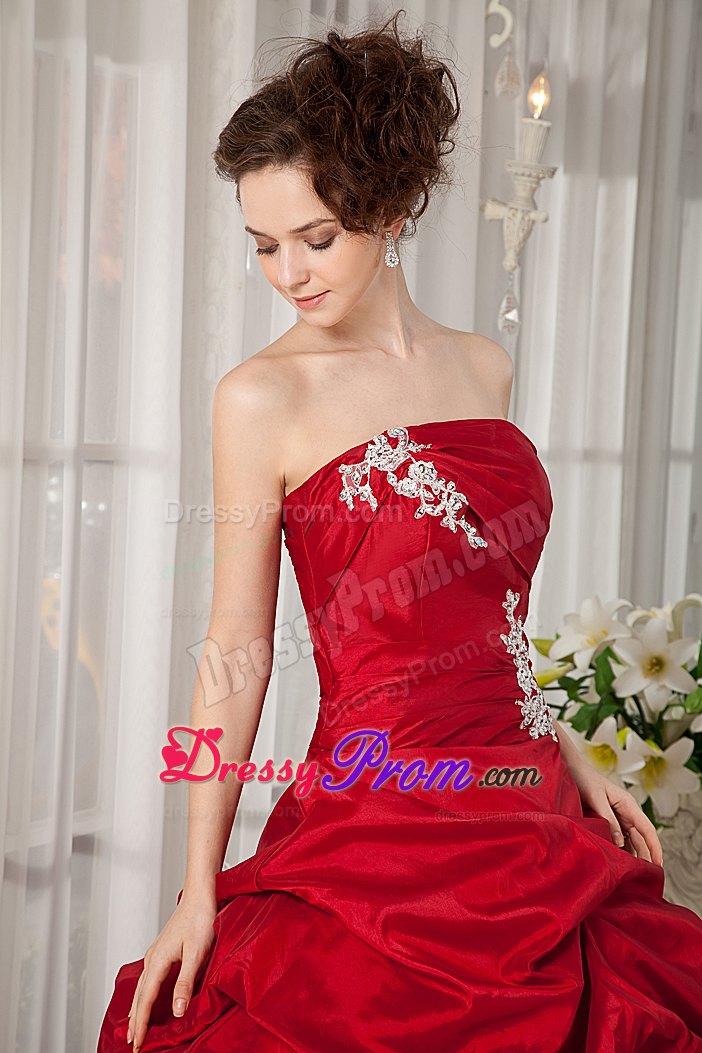 Red Strapless Floor-length Quinceanera Gown with Appliques