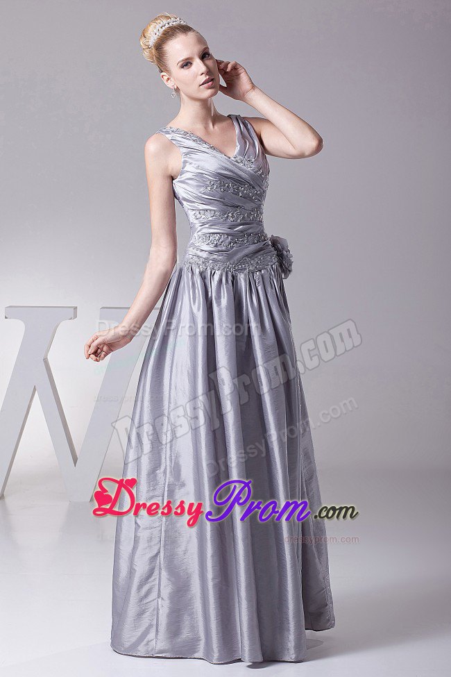 Silver V-neck and Hand Flower for Ruching Prom dress with Appliques