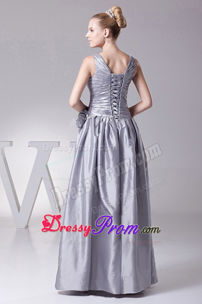 Silver V-neck and Hand Flower for Ruching Prom dress with Appliques