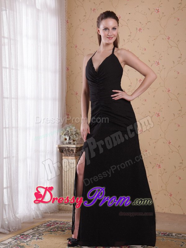 Black Halter Forming V Neck Ruching Prom Dress with Sexy Slit