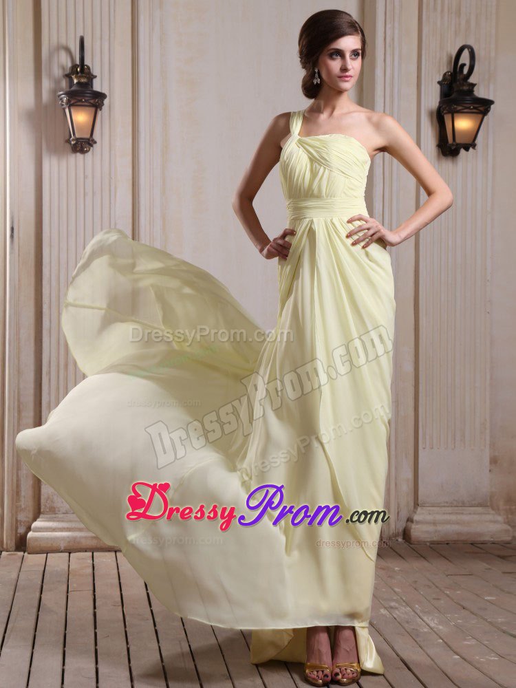One Shoulder Yellow Green Prom Dress With Court Train in Victoria