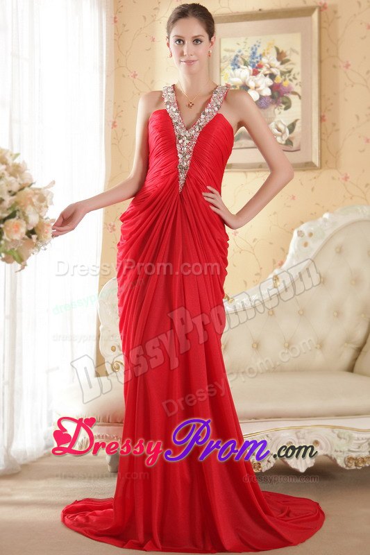 Beading and Ruching for Red Column Halter Chapel Prom Dress