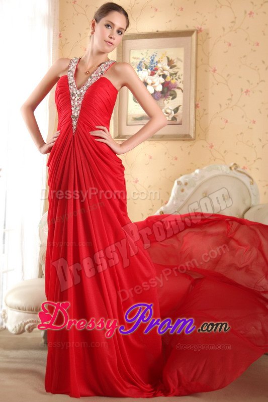 Beading and Ruching for Red Column Halter Chapel Prom Dress