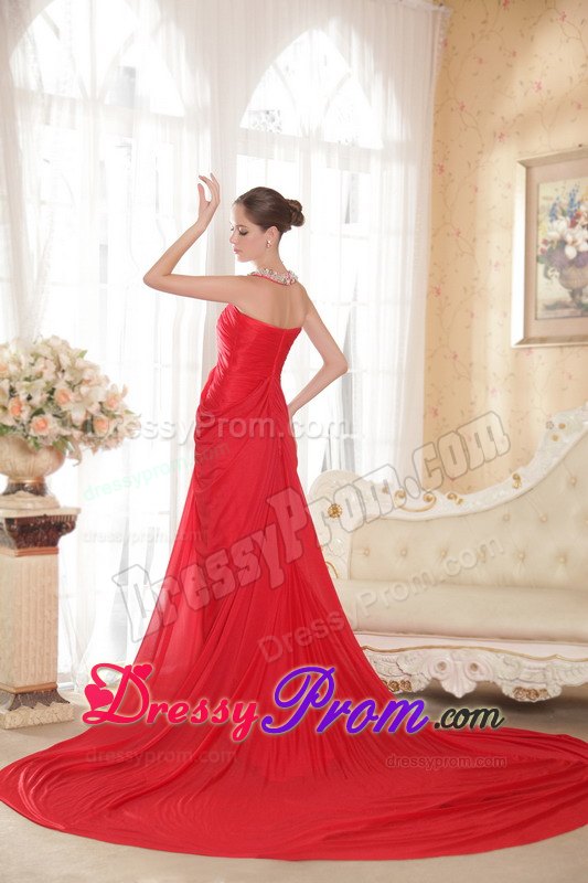 Beading and Ruching for Red Column Halter Chapel Prom Dress