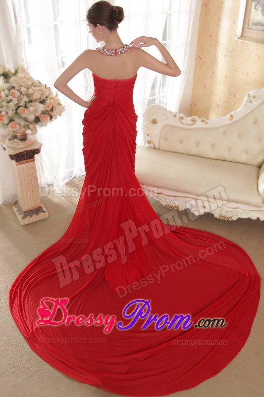 Beading and Ruching for Red Column Halter Chapel Prom Dress
