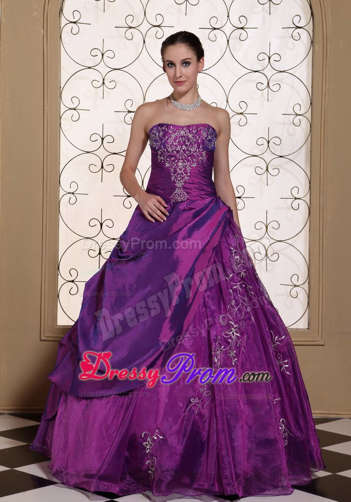 Sleeveless Eggplant Purple Dresses For 15 with Embroidery and Pick-up