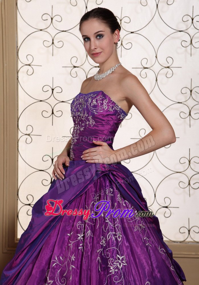 Sleeveless Eggplant Purple Dresses For 15 with Embroidery and Pick-up