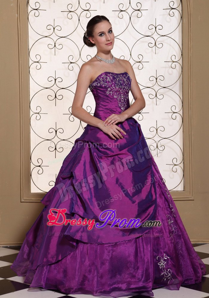 Sleeveless Eggplant Purple Dresses For 15 with Embroidery and Pick-up