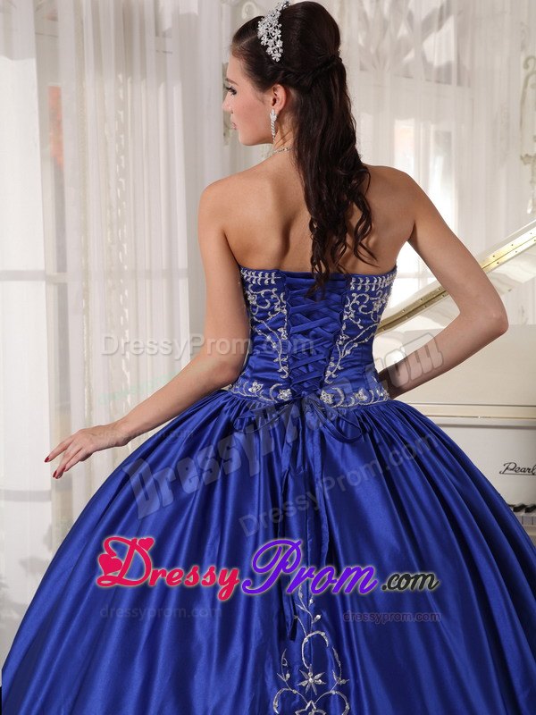 Strapless Pleated Dresses for Quinceanera with Embroidery in Royal Blue