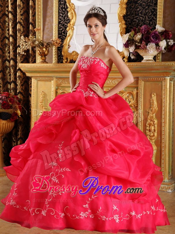 Strapless Red Ball Gown Sweet 16 Dresses with Appliques
