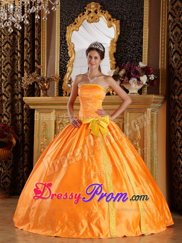Embroidery Orange Beading Satin Quinceanera Dresses with Bowknot