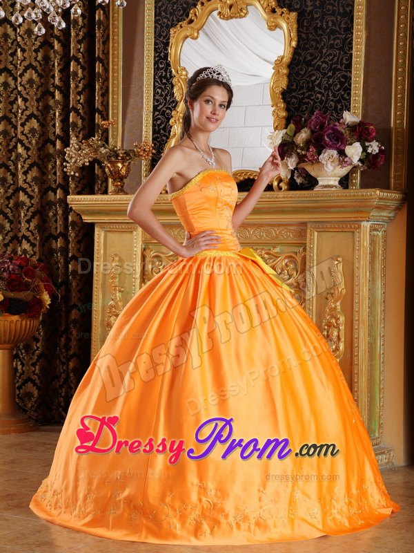 Embroidery Orange Beading Satin Quinceanera Dresses with Bowknot