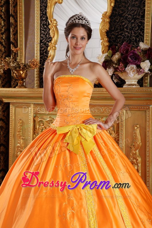 Embroidery Orange Beading Satin Quinceanera Dresses with Bowknot