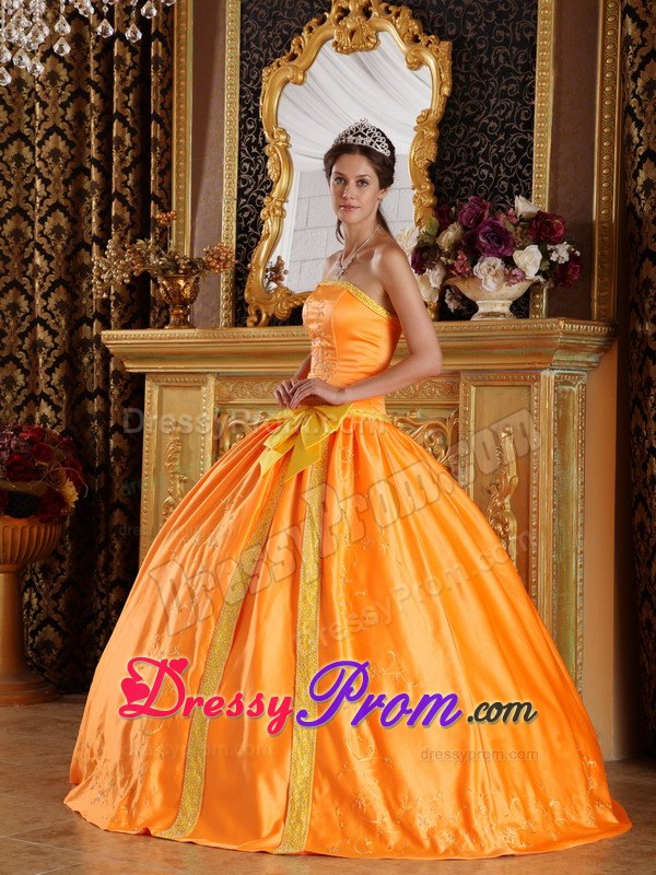 Embroidery Orange Beading Satin Quinceanera Dresses with Bowknot