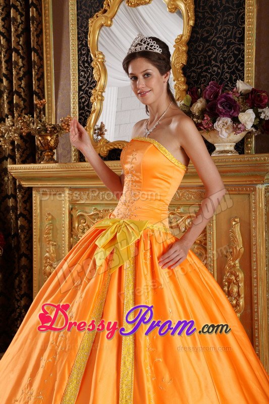 Embroidery Orange Beading Satin Quinceanera Dresses with Bowknot