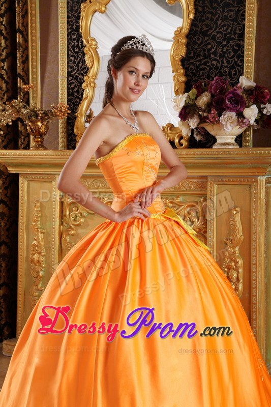 Embroidery Orange Beading Satin Quinceanera Dresses with Bowknot