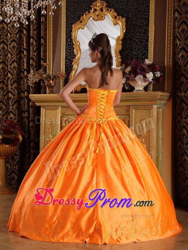 Embroidery Orange Beading Satin Quinceanera Dresses with Bowknot