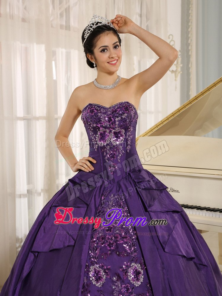 Eggplant Purple Embroidery Taffeta Dresses For Quinceaneraes