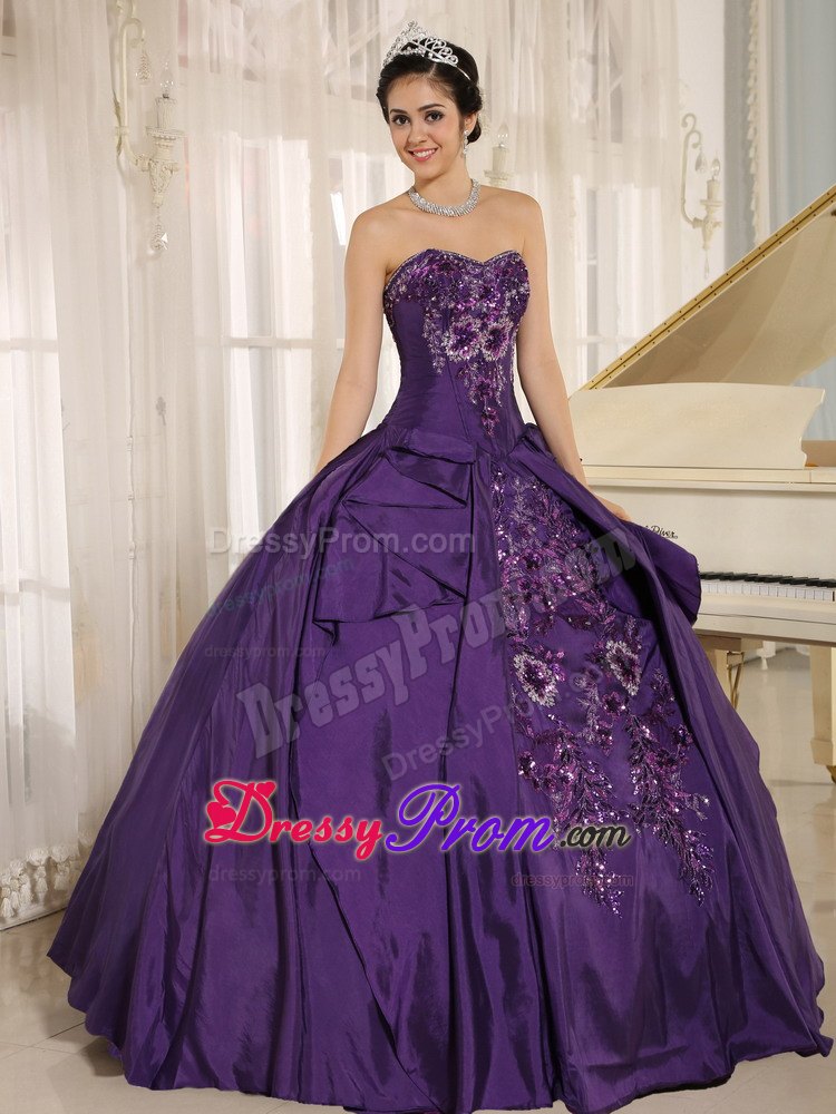 Eggplant Purple Embroidery Taffeta Dresses For Quinceaneraes