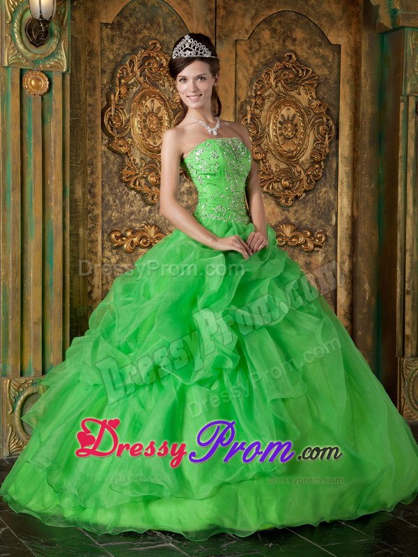 Spring Green Organza Beading Quinceanera Dresses with Hand Flowers
