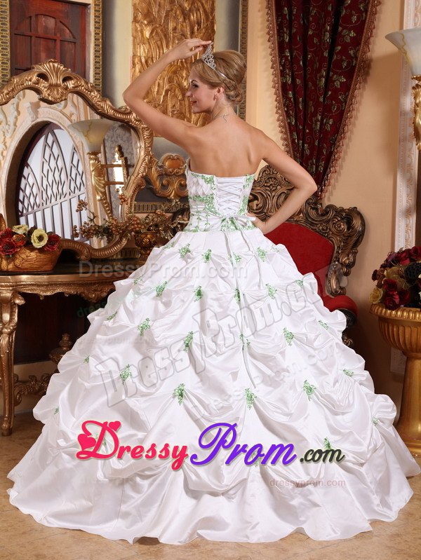 Pick-ups Appliques White Taffeta Ruching Dresses for Quinceanera