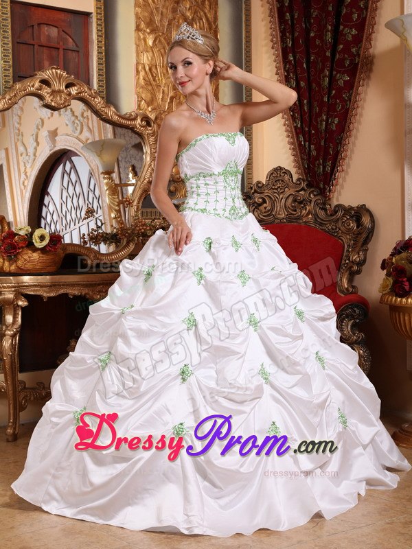 Pick-ups Appliques White Taffeta Ruching Dresses for Quinceanera