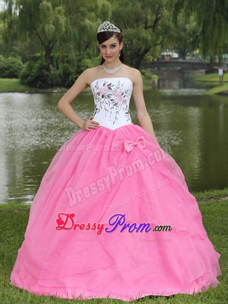 Embroidery Rose Pink and White Organza Bowknot Quinceanera Dress