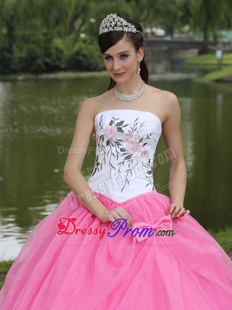 Embroidery Rose Pink and White Organza Bowknot Quinceanera Dress