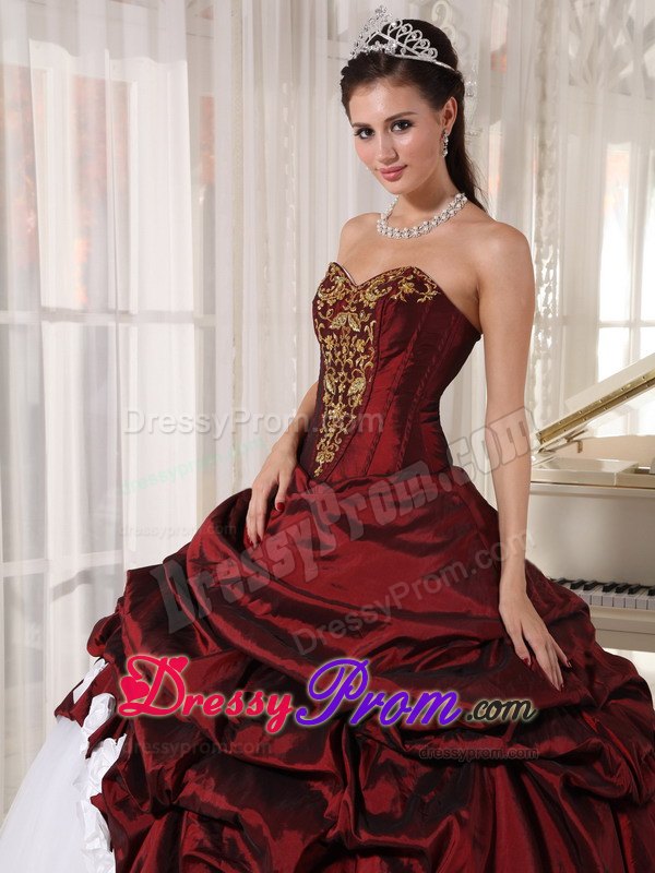 Burgundy Sweetheart Appliques Pick Ups Taffeta and Tulle Sweet 16 Dresses