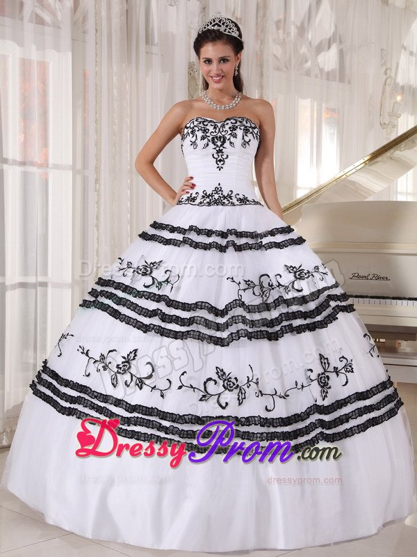 Sweetheart Embroidery White and Black Layered Tulle Quinceanera Dress