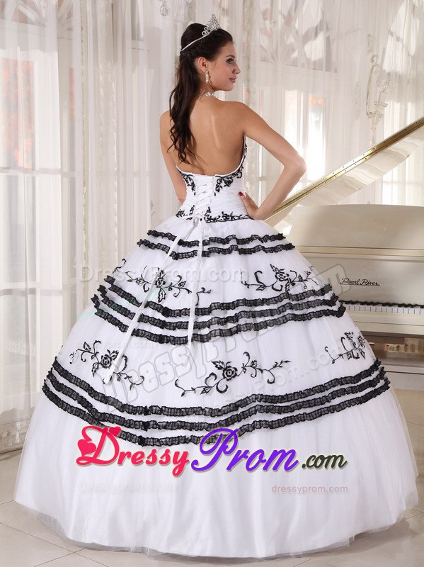 Sweetheart Embroidery White and Black Layered Tulle Quinceanera Dress